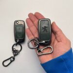 کاور ریموت پژو 405 و پارس کلید تاشو دو دکمه بدون بند دور فلزی وسط چرم - Image 7