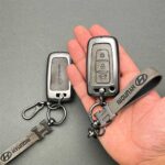 کاور ریموت هیوندایی و کیا سه دکمه دور فلزی وسط چرم اعلا - Image 9