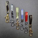 آویز کلید پلاستیکی با نوار طلایی