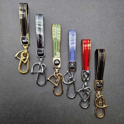 آویز کلید پلاستیکی با نوار طلایی