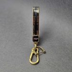 آویز کلید پلاستیکی با نوار طلایی - Image 7