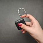 قفل-آویز-هوشمند-اثر-انگشتی-02