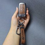 کاور ریموت هیوندایی و کیا سه دکمه دور فلزی وسط چرم اعلا - Image 12