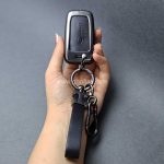 کاور ریموت هیوندایی و کیا چهار دکمه دور فلزی وسط چرم اعلا - Image 10