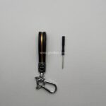 آویز کلید پلاستیکی رنگ مات طرح چرم با نوار طلایی