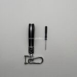 آویز کلید پلاستیکی رنگ مات طرح چرم با نوار نقره ای