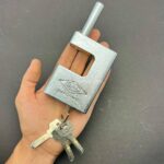 قفل کتابی گیرا کد 018 | بدنه برنجی روکش فولادی، ضد برش و کلید کامپیوتری - Image 2