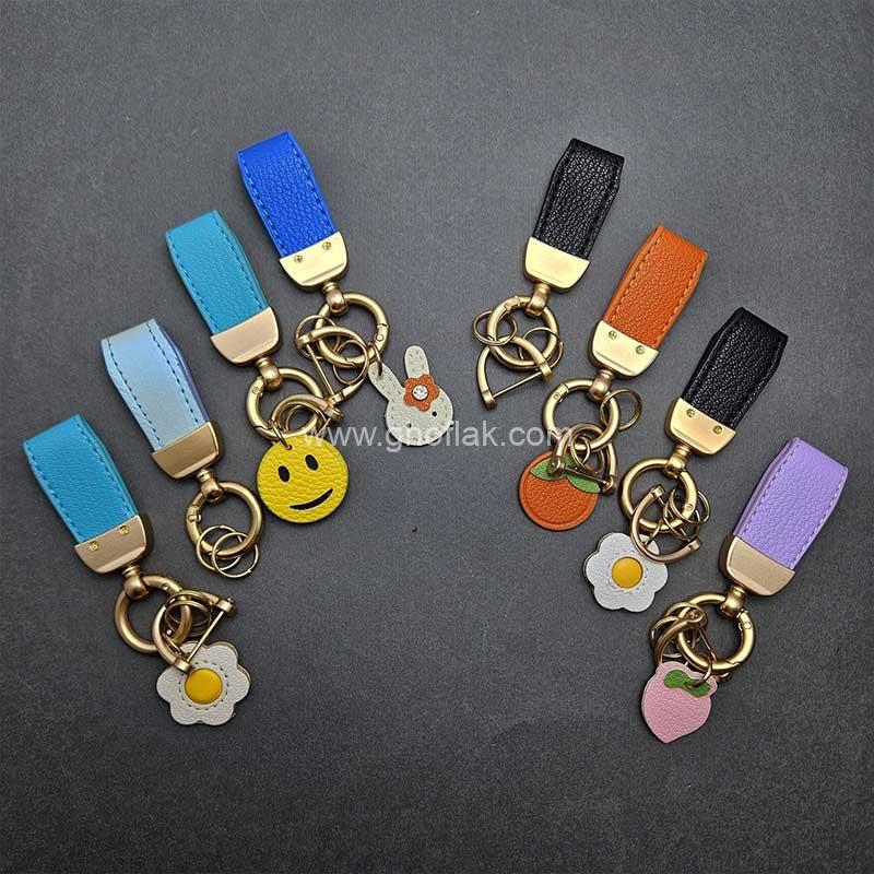 آویز-چرم-کوتاه-01 آویز چرم کوتاه رنگی گلدار - Image 1