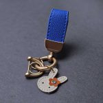 آویز چرم کوتاه رنگی گلدار - Image 4