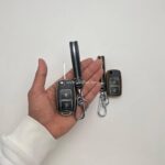 کاور ریموت پژو 405 و پارس دو دکمه کلید تاشو طرح چرم با بند ست - Image 2