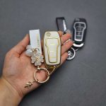 کاور ریموت ساینا اس و اطلس طرح چرم ست فانتزی همراه با بند - Image 3