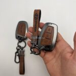 کاور ریموت هیوندایی گرنجور و سانتافه کیلس سه دکمه طرح دورفلزی وسط چرم اعلا