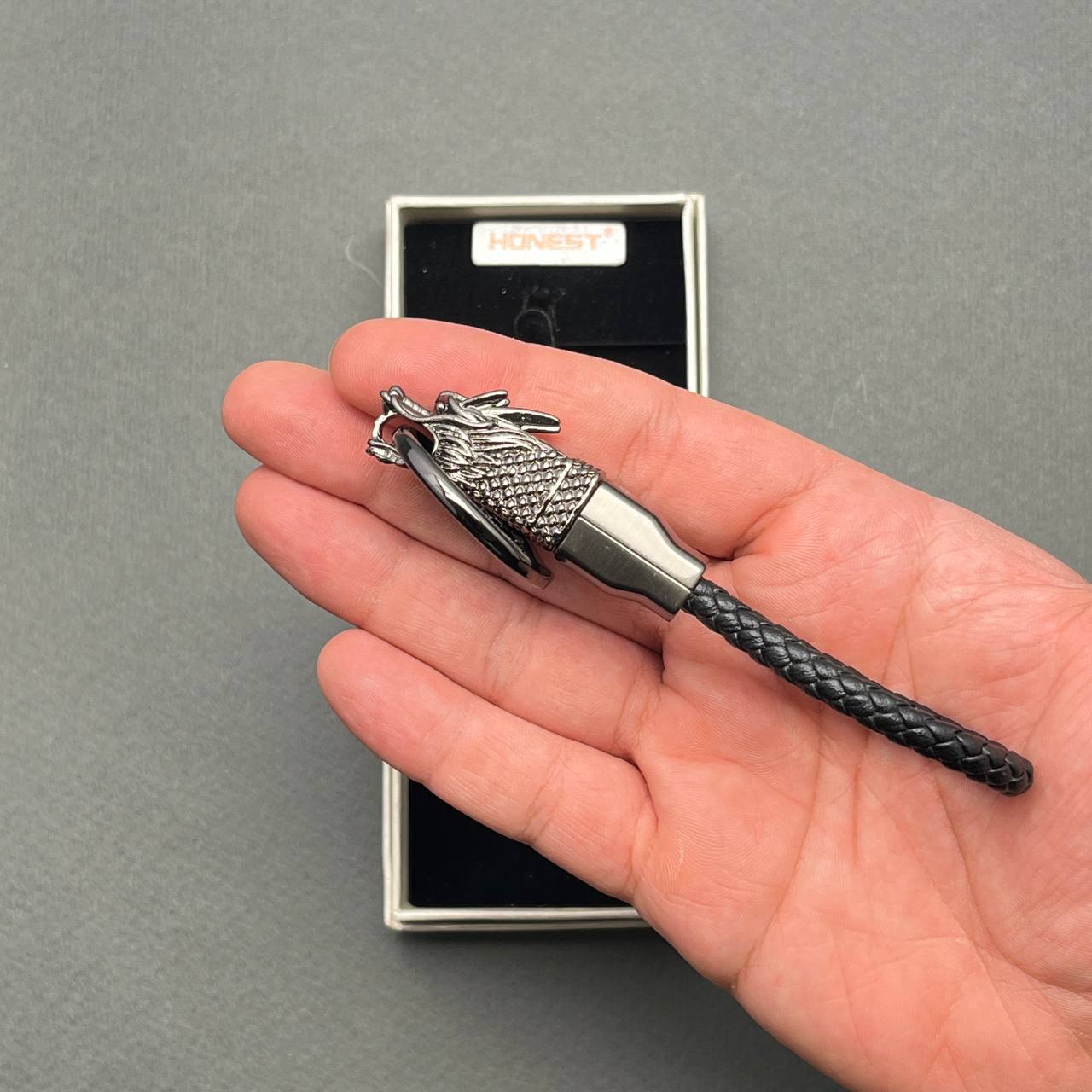 photo_8_2025-05-12_12-52-08 سرکلیدی اژدهای هانست (Honest) مدل JB2526 - Image 1