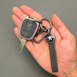 کاور ریموت پژو 206 و 207 و پارس مدل بالا دور فلزی طرح چرم و چوب - Image 2