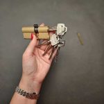 سیلندر درب چوبی و ضد سرقت آپارتمان 7 سانتی متر مبینس کلید چهار پر