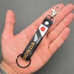 آویز موتور هوندا پرچمی سیلیکونی مشکی - Image 4