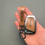 کاور ریموت هیوندایی گرنجور و سانتافه کیلس چهار دکمه طرح دورفلزی وسط چرم اعلا - Image 4