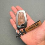 کاور ریموت هیوندایی گرنجور و سانتافه کیلس چهار دکمه طرح دورفلزی وسط چرم اعلا - Image 3