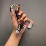 سرکلیدی فول نگین طرح کتونی - Image 2