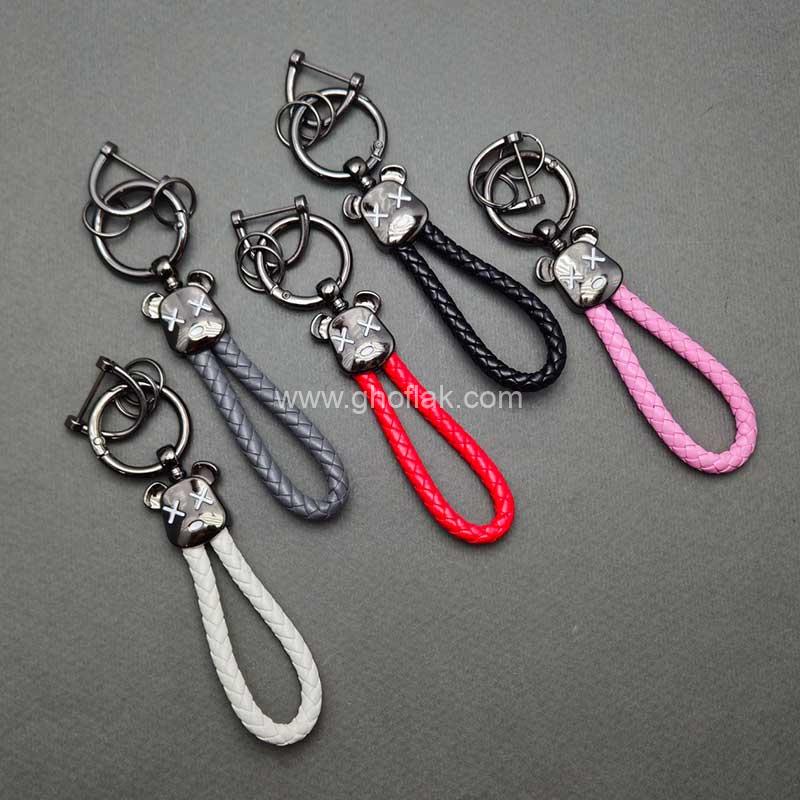 بند-کار-یراق-متالیک001 آویز چرم طرح کاز یراق متالیک - Image 1