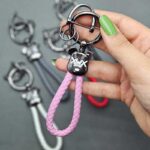 آویز چرم طرح کاز یراق متالیک - Image 3