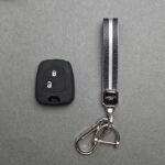 کاور ریموت پژو 206 – 207 – پارس مدل بالا – رانا سیلیکونی با بند طرح چرم - Image 3