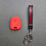 کاور ریموت پژو 206 – 207 – پارس مدل بالا – رانا سیلیکونی با بند طرح چرم - Image 5