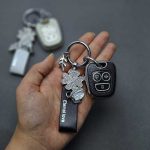 کاور ریموت سایپا ( پراید - تیبا - کوییک ) طرح چرم با بند نگین دار - Image 4