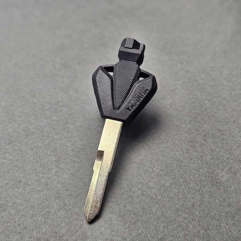 کلید-خام-یاماها-شیار-راست-مگنت-دار-دسته-پلاستیکی-01 کلید خام یاماها شیار راست مگنت دار دسته پلاستیکی - Image 1