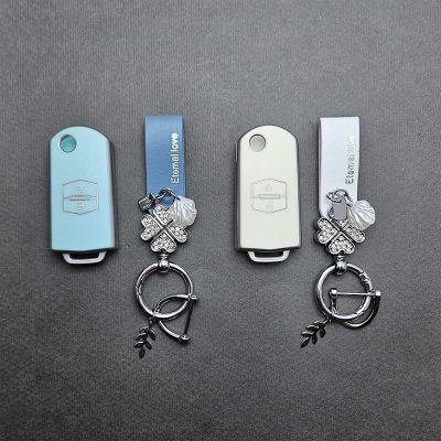 کاور ریموت مزدا 3 کلید تاشو طرح چرم با بند ست نگین دار