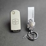 کاور ریموت مزدا 3 کلید تاشو طرح چرم با بند ست نگین دار - Image 4