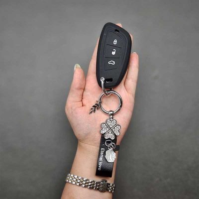 کاور ریموت شاهین سیلیکونی با بند نگین‌ دار